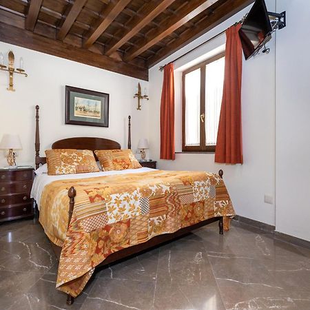 Apartamentos En Pleno Centro, Aljibe Rodrigo Del Campo 1C Granada Bagian luar foto