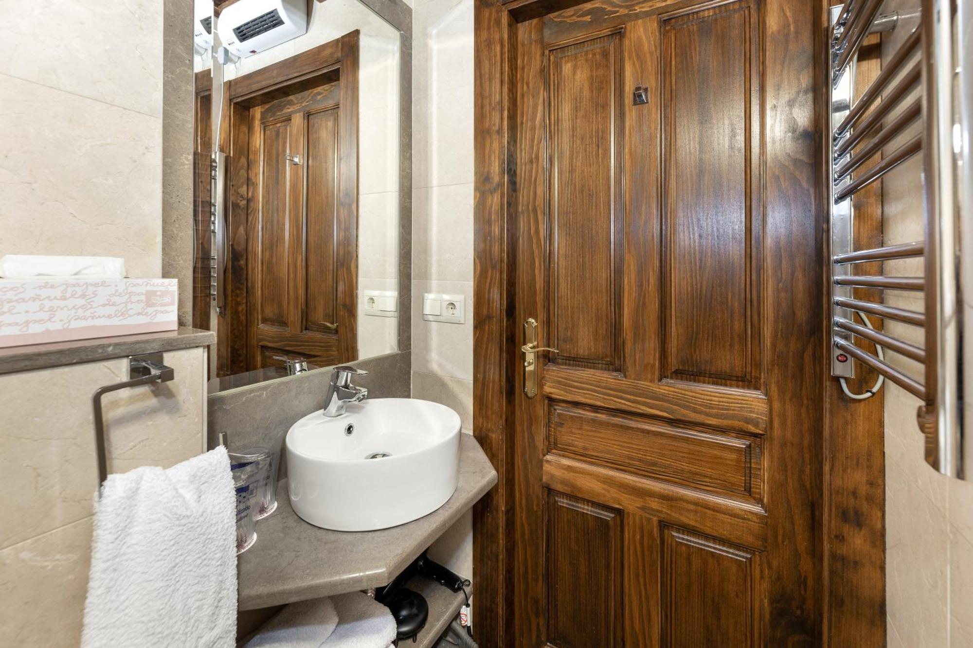Apartamentos En Pleno Centro, Aljibe Rodrigo Del Campo 1C Granada Bagian luar foto